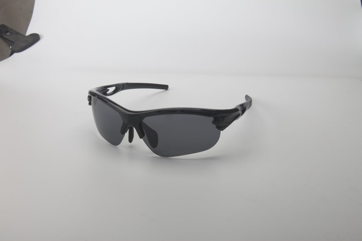 KD02-02 C1 Glossy Black — front view