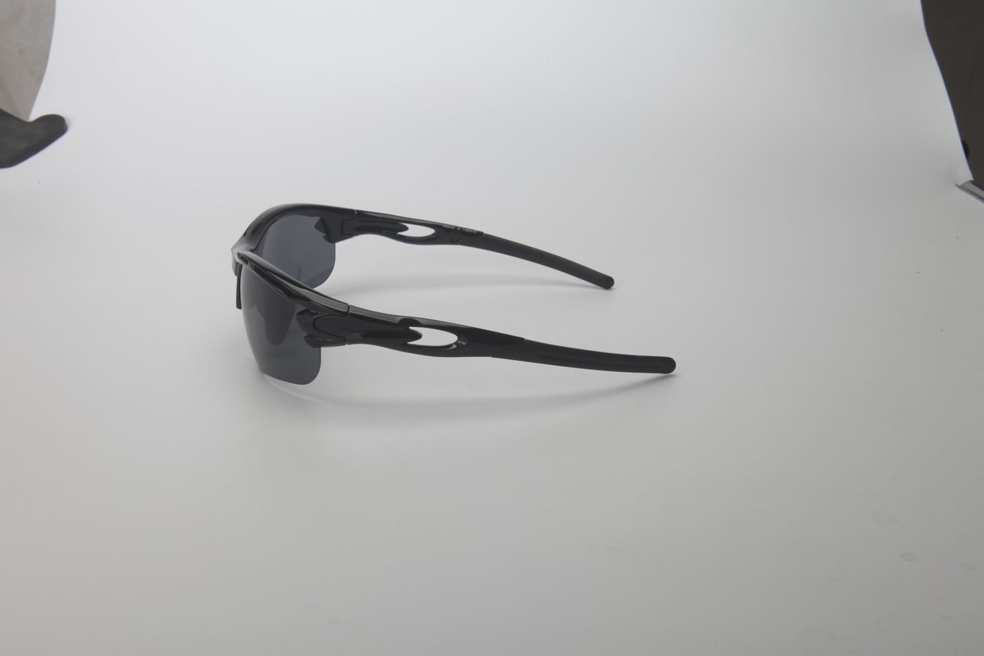 KD02-02 C1 Glossy Black — rear view