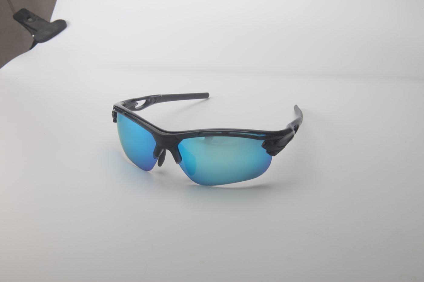 KD02-02 C5 Glossy Transparent Grey-Blue — rear view